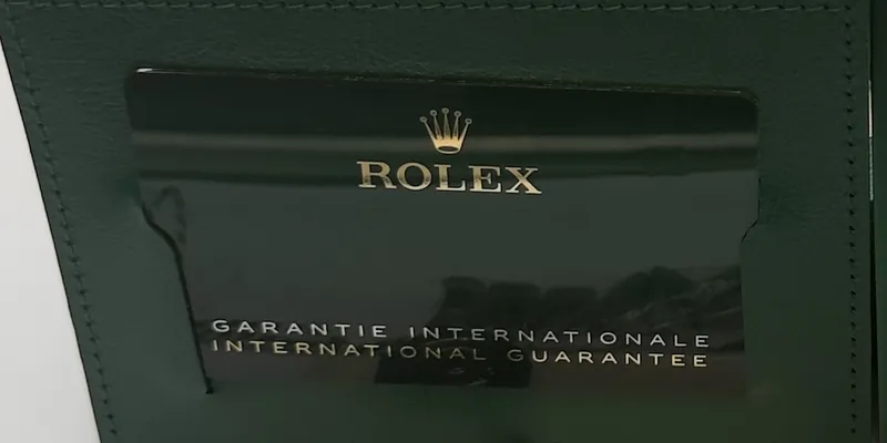 Rolex Garantiekarte im grünen Etui, Rückseite mit der Aufschrift „Garantie internationale – International Guarantee“
