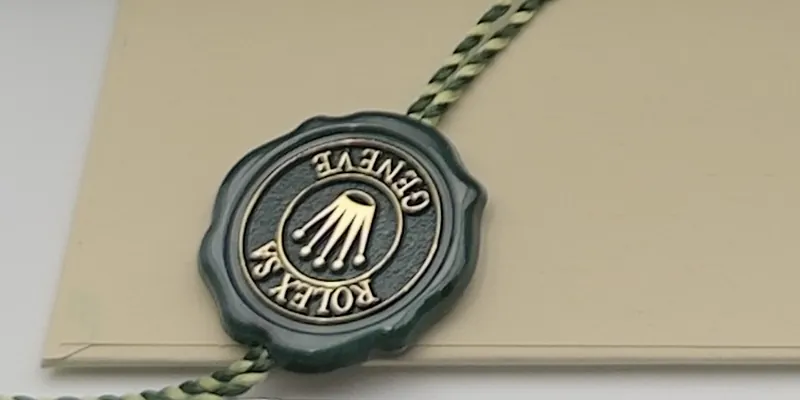 Grünes Rolex-Siegel mit Kordel